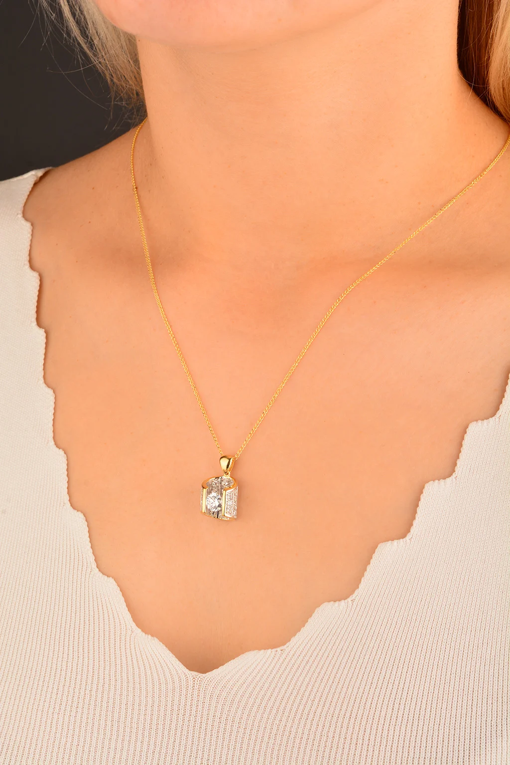 Cebeci 14 Ayar Taşlı Altın Kolye