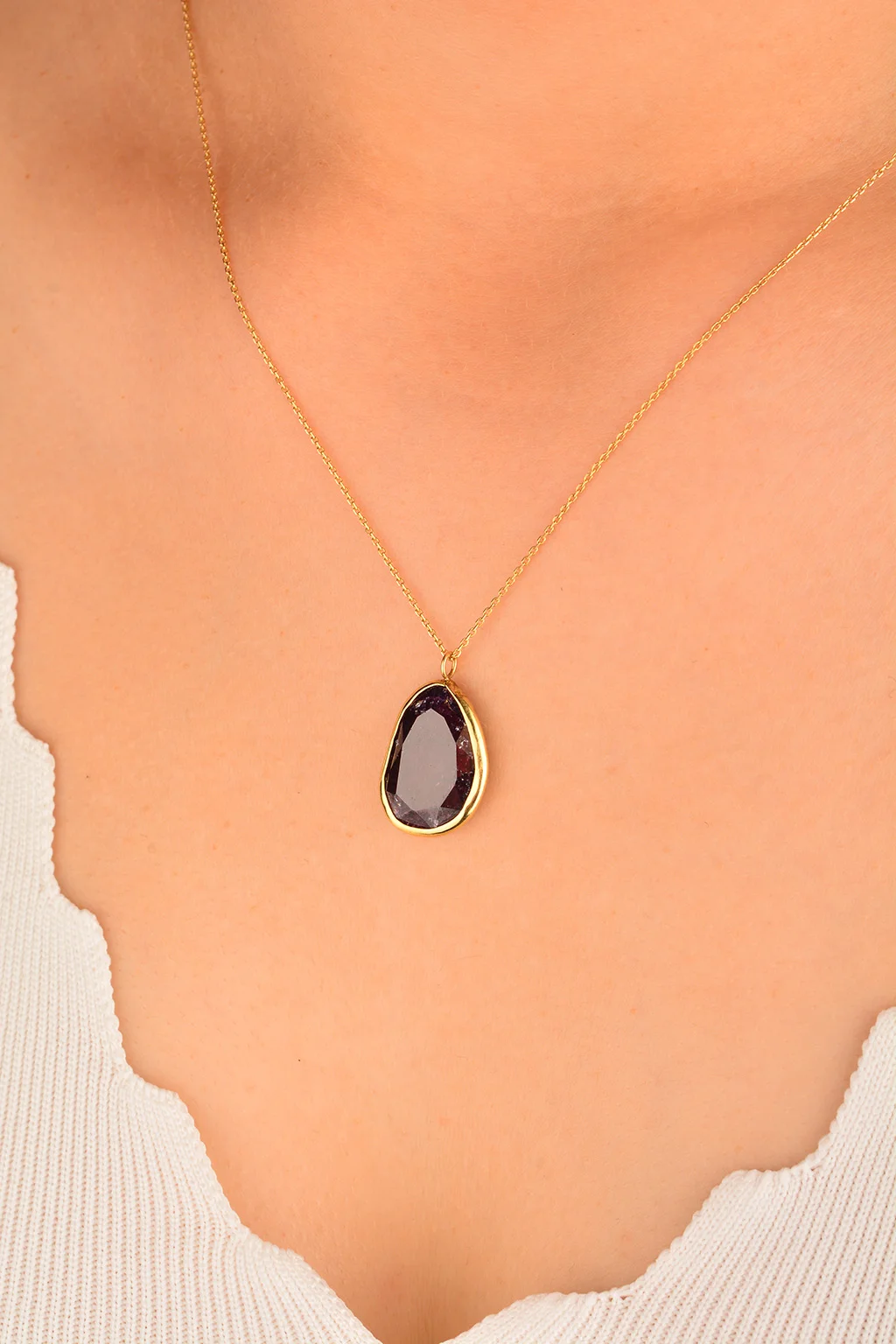 Cebeci 14 Ayar Mor Taşlı Altın Kolye