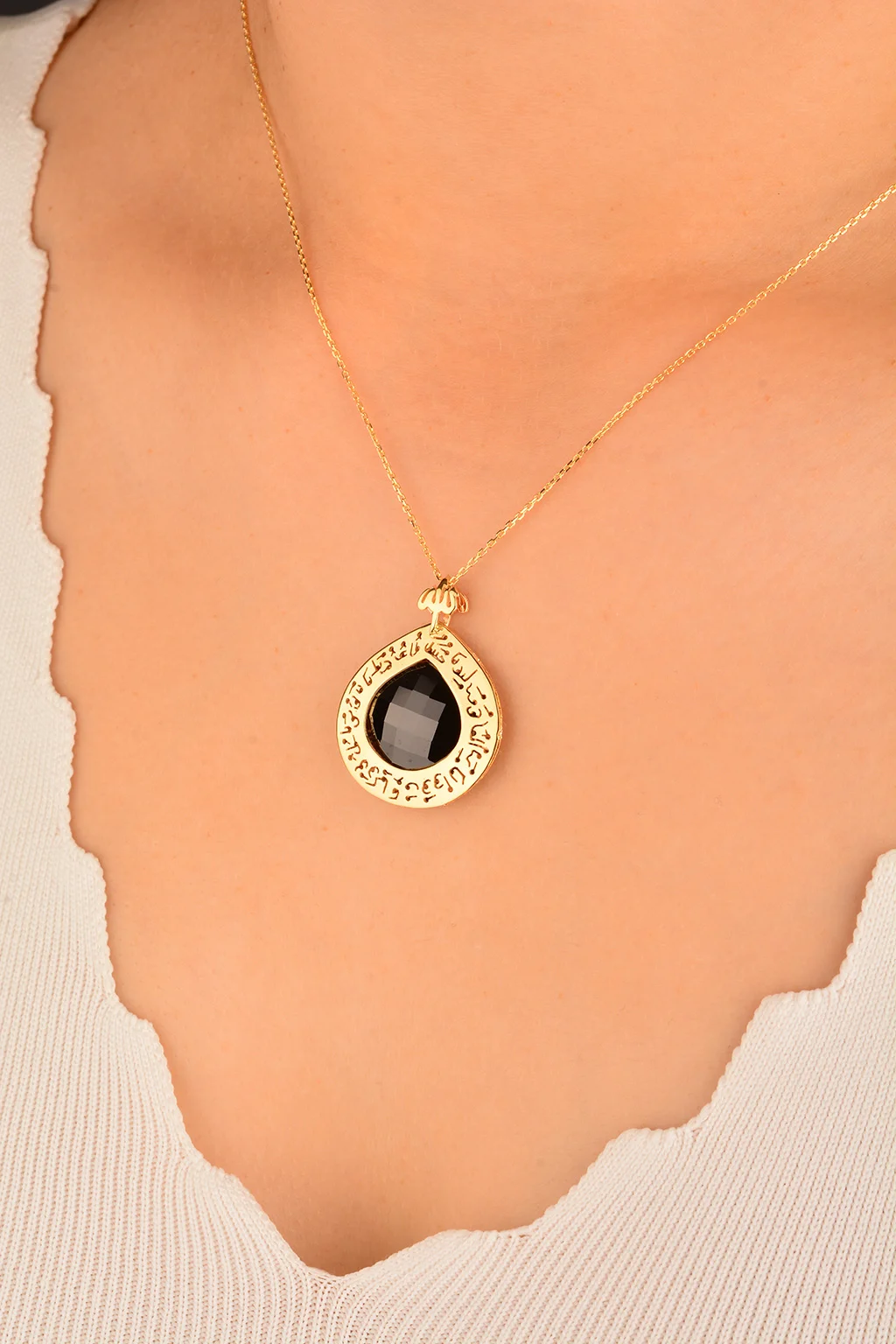 Cebeci 14 Ayar Oniks Taşlı Altın Kolye