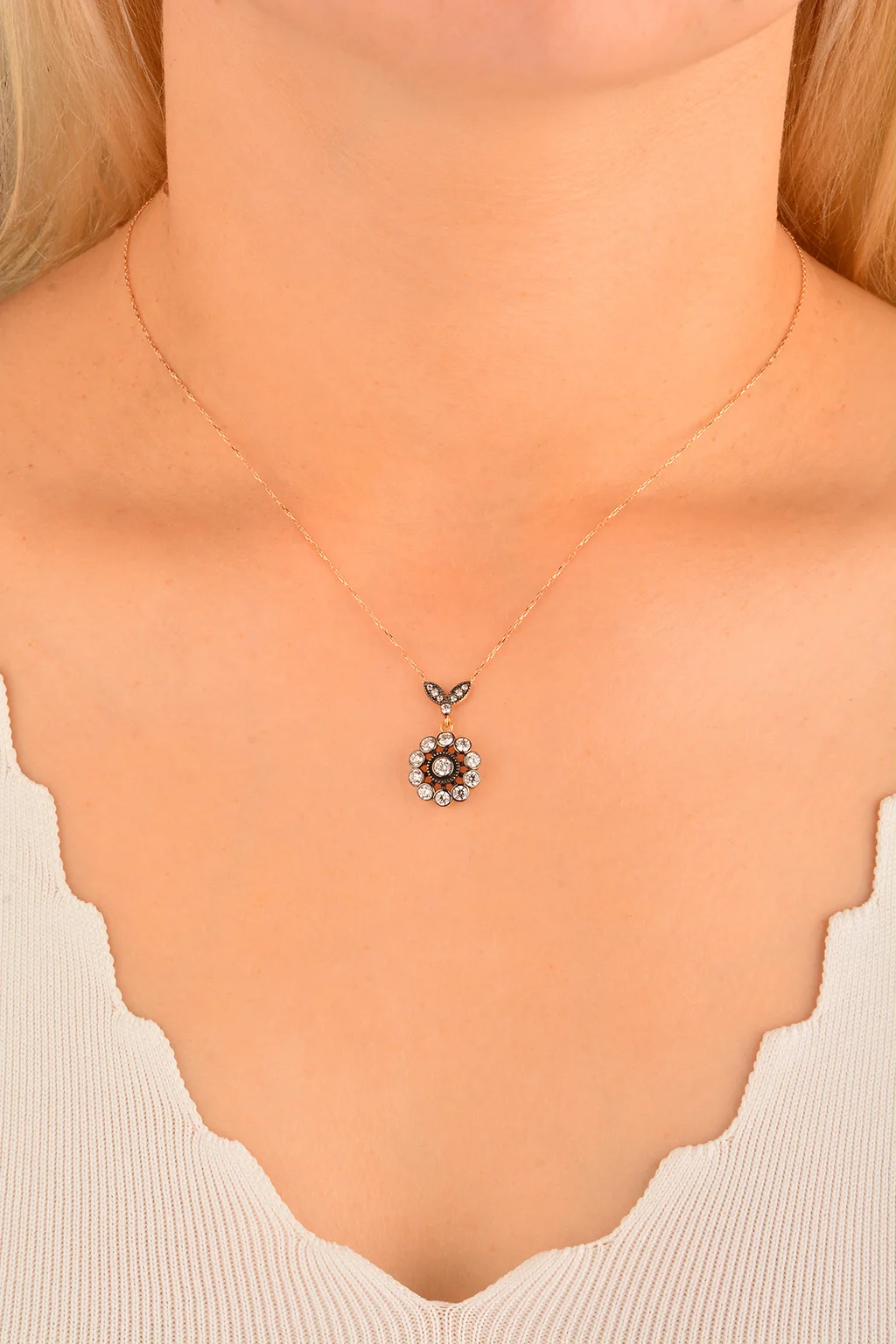 Cebeci 14 Ayar Rose Taşlı Çiçek Altın Kolye