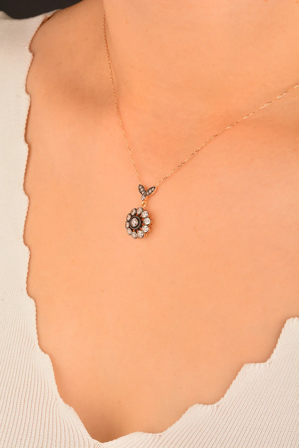 Cebeci 14 Ayar Rose Taşlı Çiçek Altın Kolye