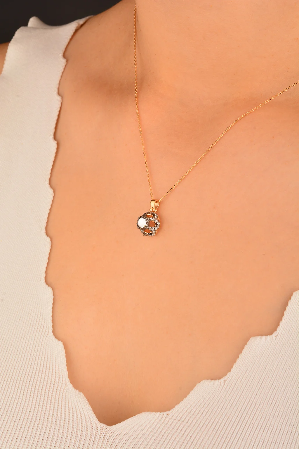 Cebeci 14 Ayar Rose Tek Taşlı Altın Kolye