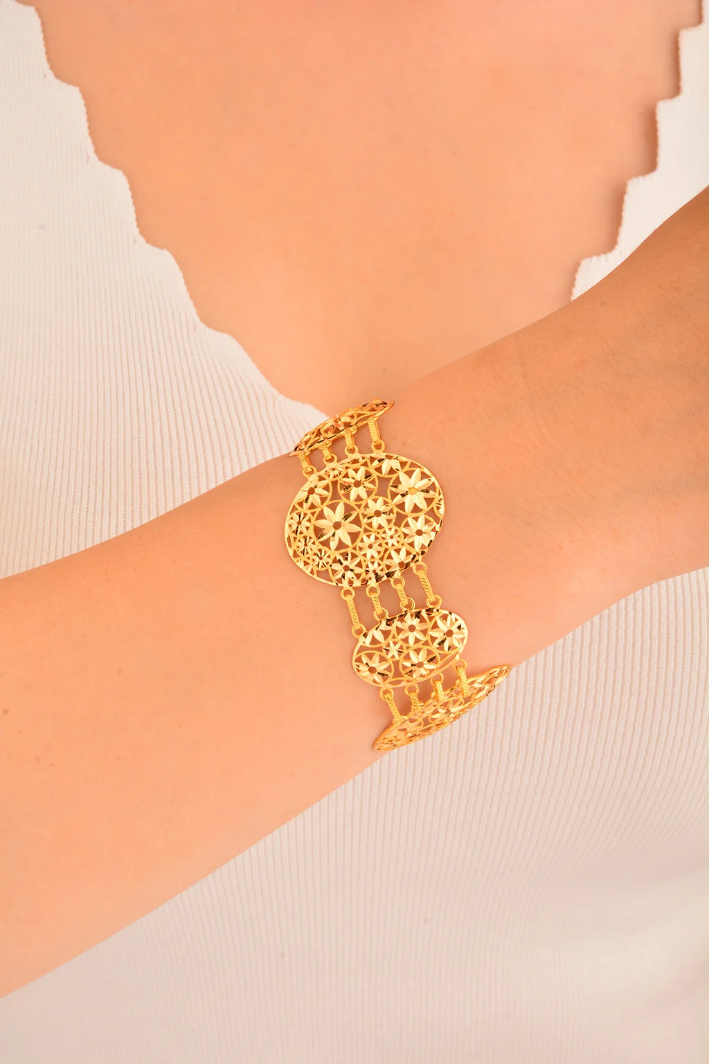 Cebeci 22 Ayar Çiçek İşlemeli Altın Bileklik