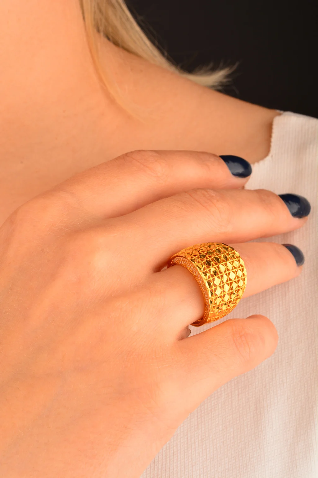 Cebeci 22 Ayar İşlemeli Taşlı Altın Yüzük