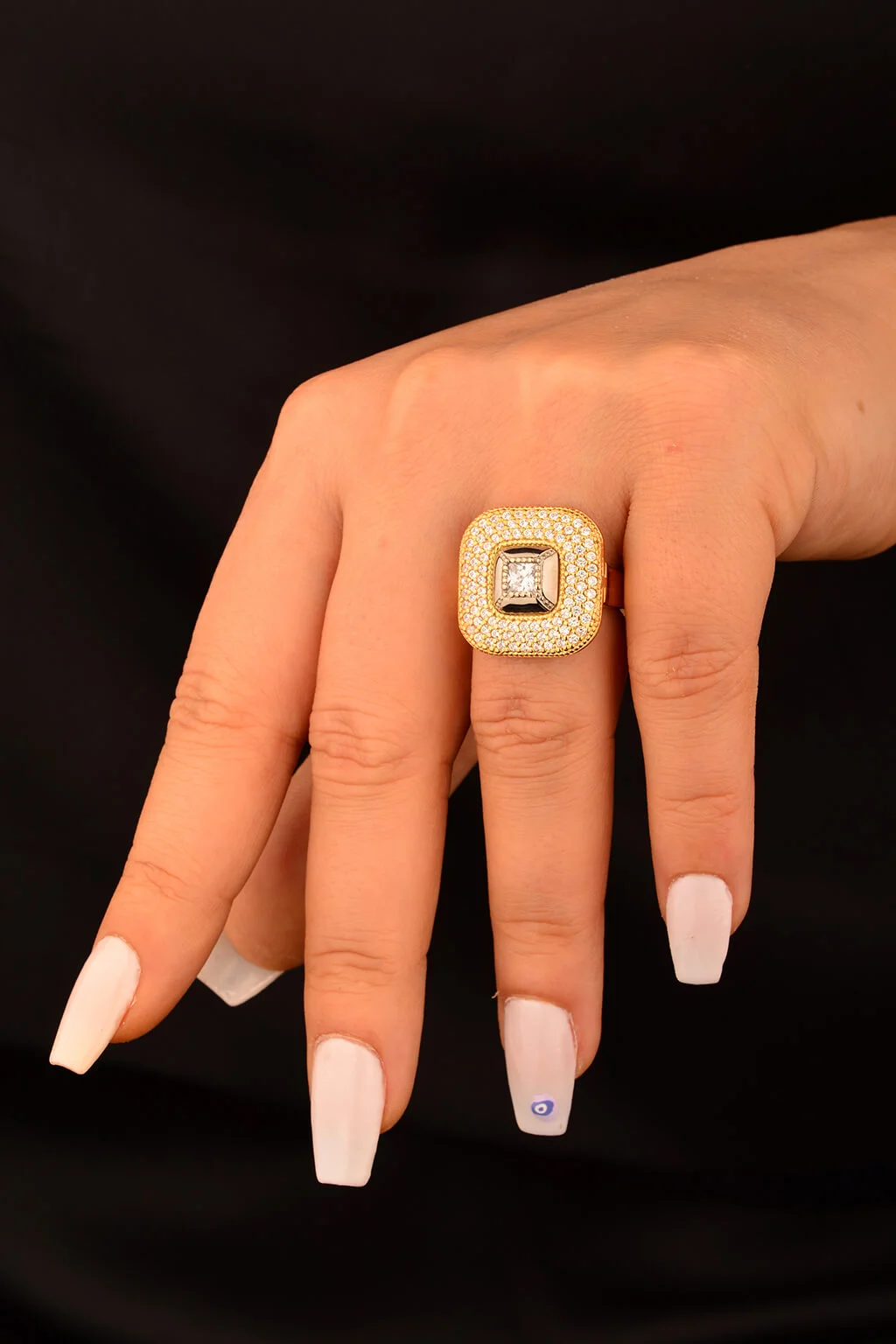 Kare Taşlı Altın Yüzük