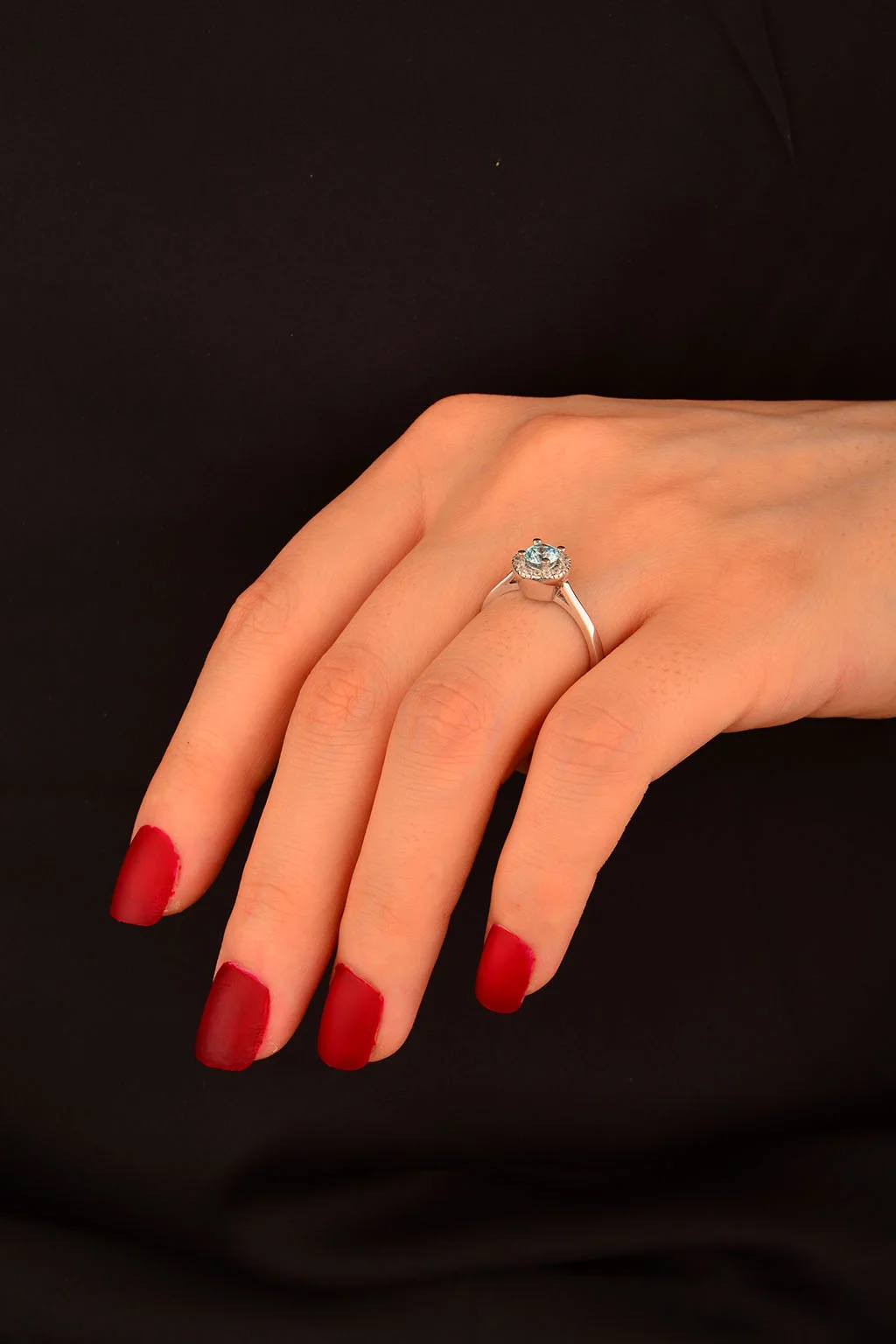 Mavi Yuvarlak Tek Taş Altın Yüzük