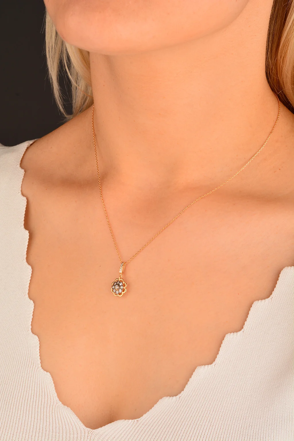 Cebeci 14 Ayar Rose Taşlı Çiçek Altın Kolye