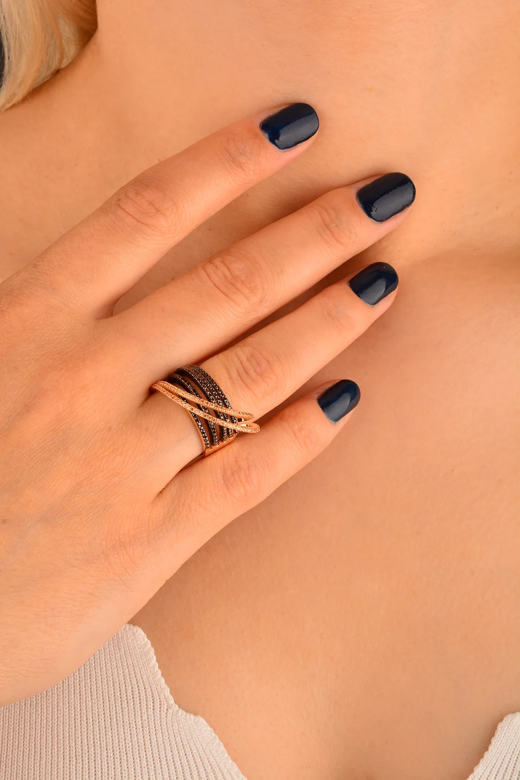 Cebeci 14 Ayar Siyah Taşlı Rose Altın Yüzük