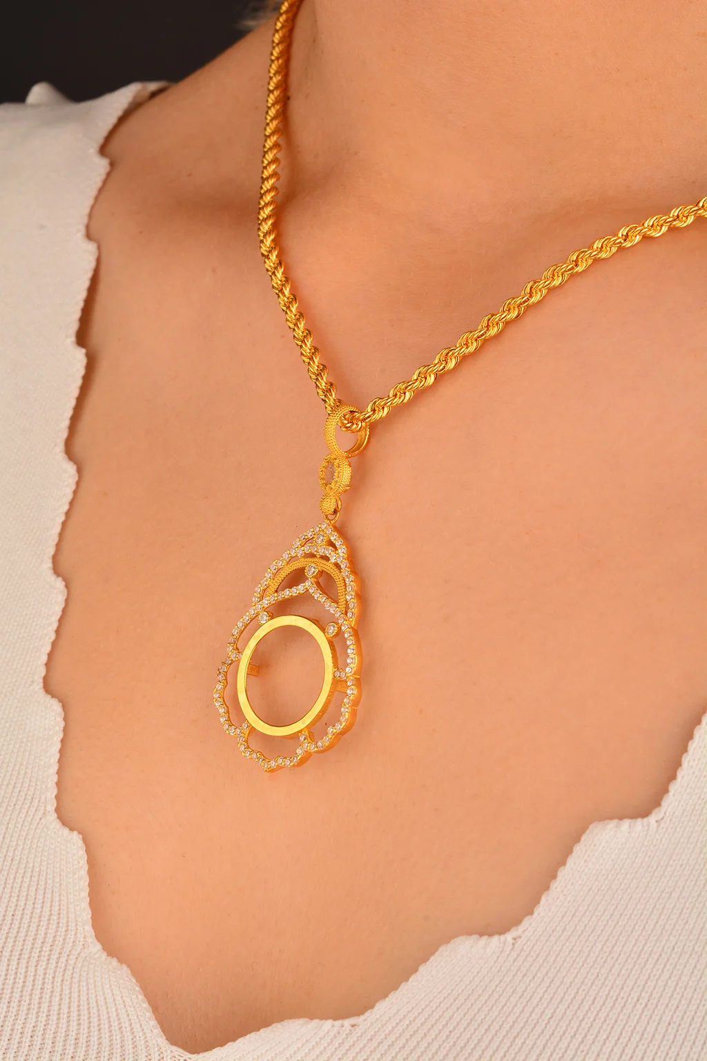 Cebeci 14 Ayar Taşlı Çerçeve Altın Kolye Ucu