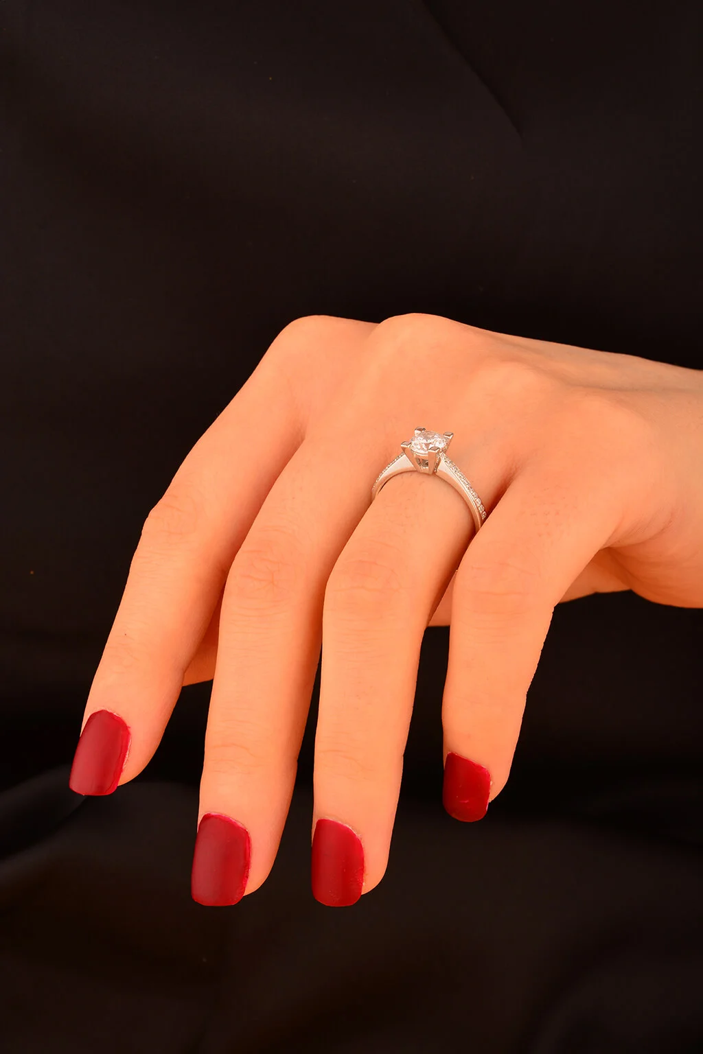 Taşlı Tek Taş Altın Yüzük