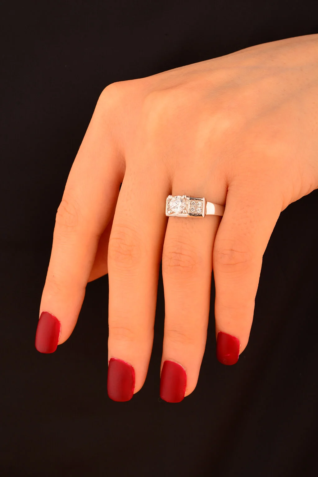 Taşlı Tek Taş Altın Yüzük