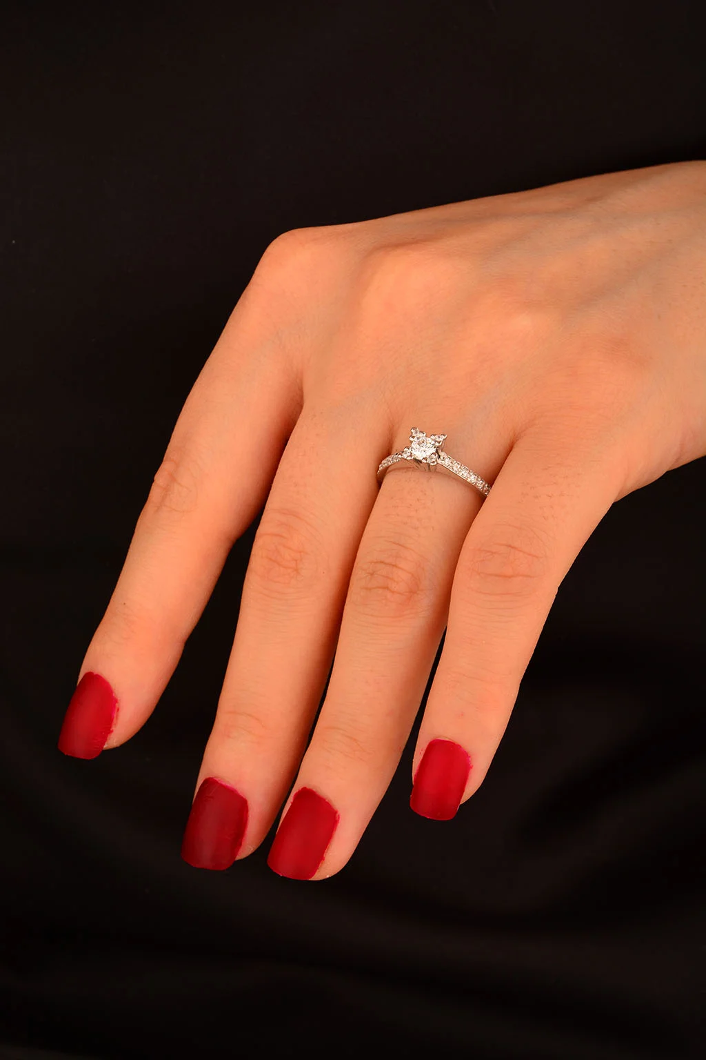 Taşlı Tek Taş Altın Yüzük