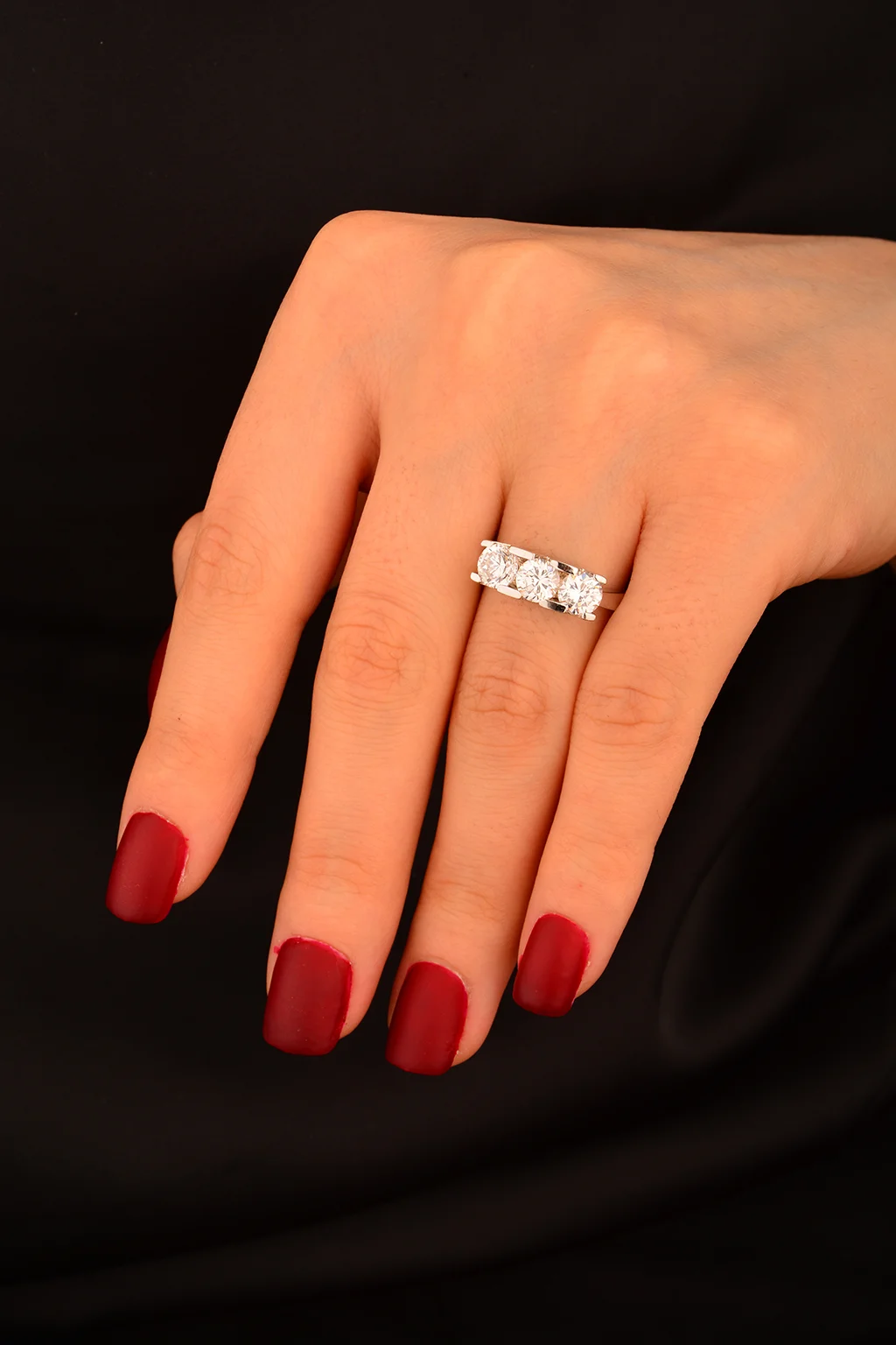 Üç Taş Beyaz Altın Yüzük