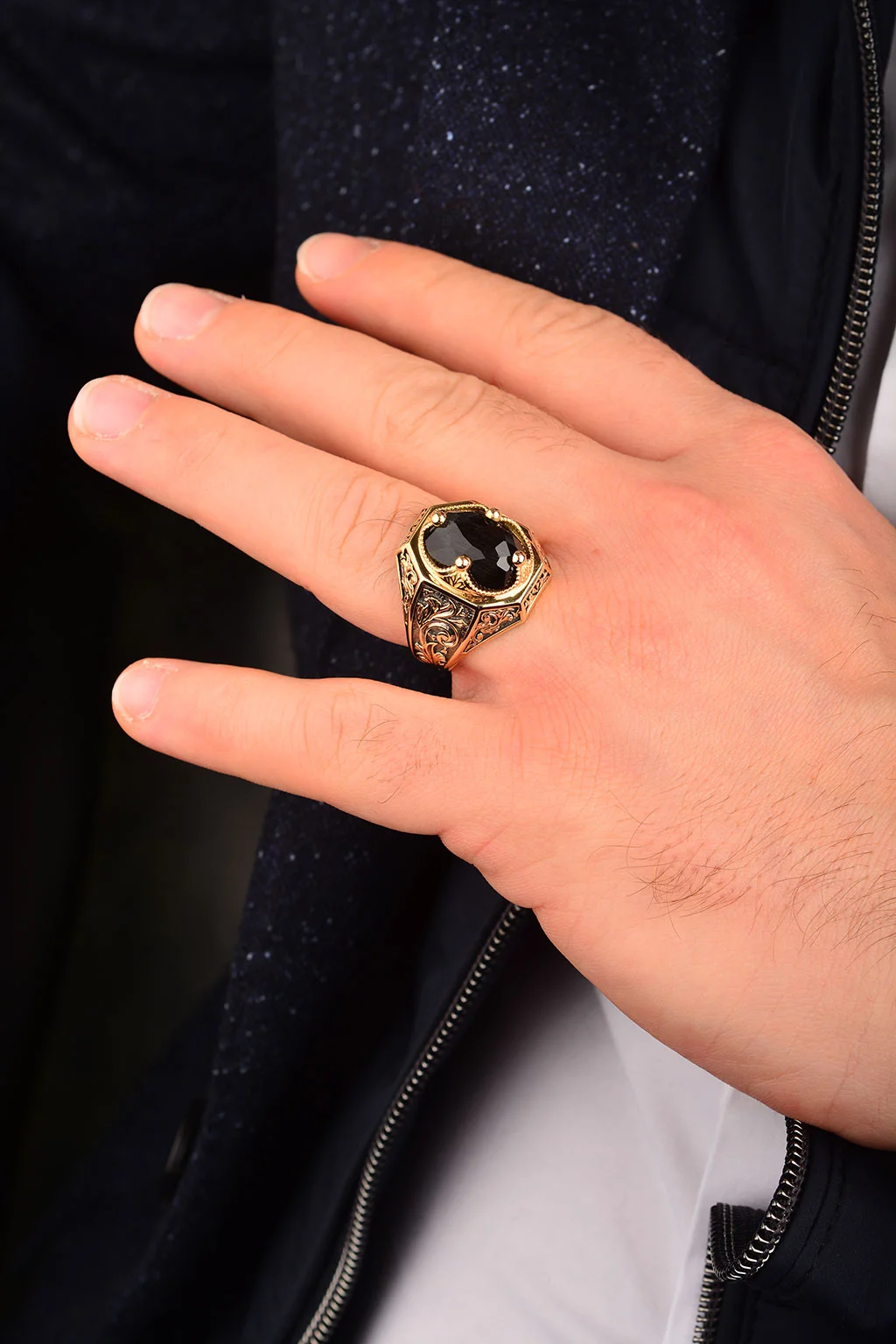 Cebeci 14 Ayar Siyah Taşlı İşlemeli Erkek Yüzük