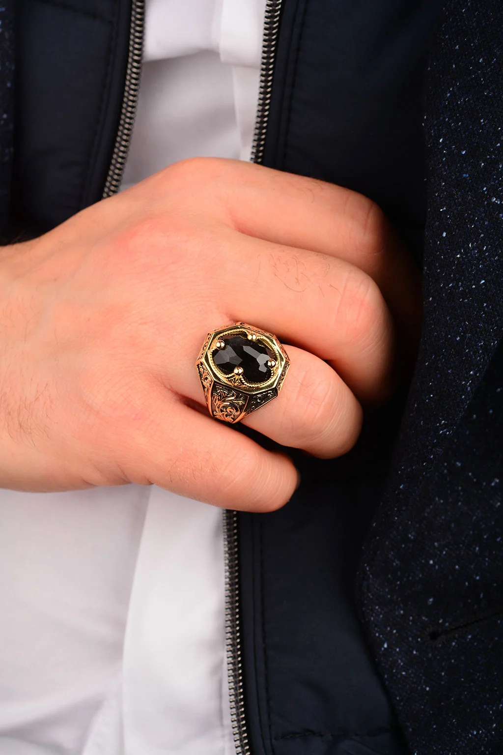 Cebeci 14 Ayar Siyah Taşlı İşlemeli Erkek Yüzük