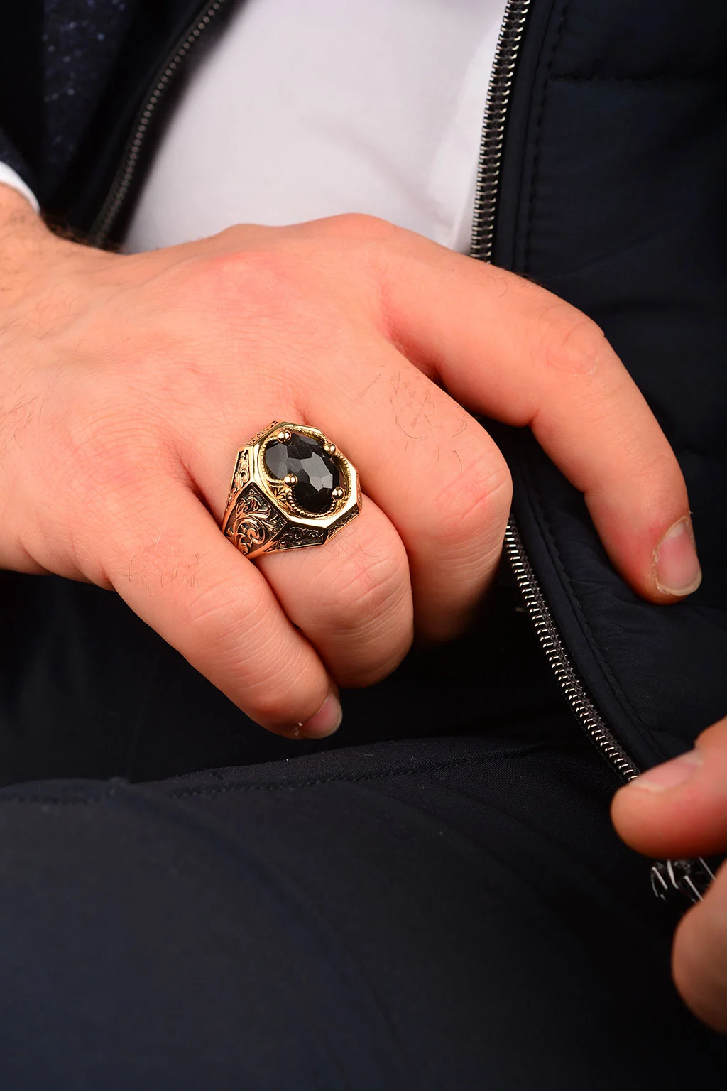 Cebeci 14 Ayar Siyah Taşlı İşlemeli Erkek Yüzük