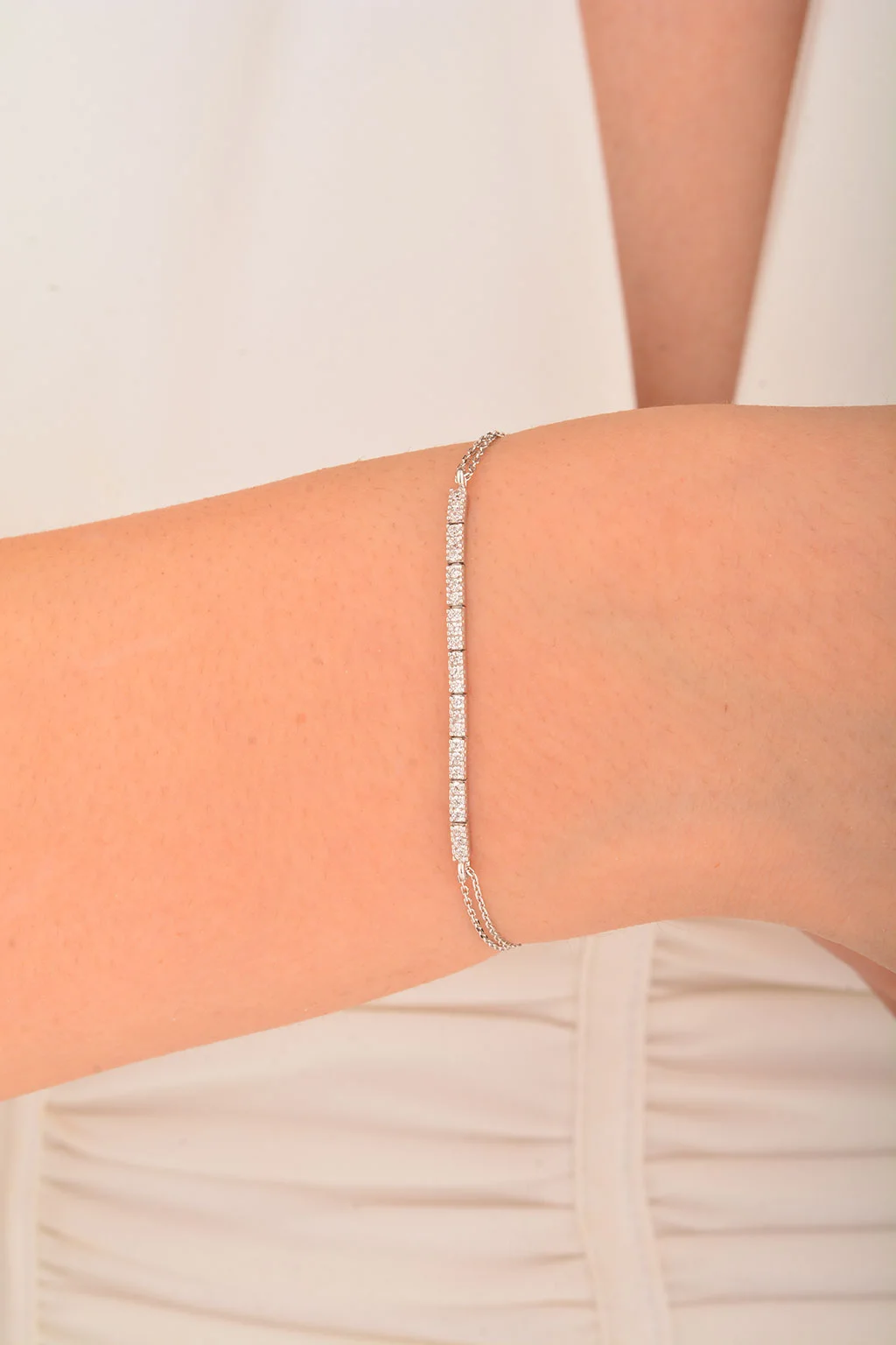 Cebeci 14 Ayar Beyaz Altın Sırataşlı Altın Bileklik