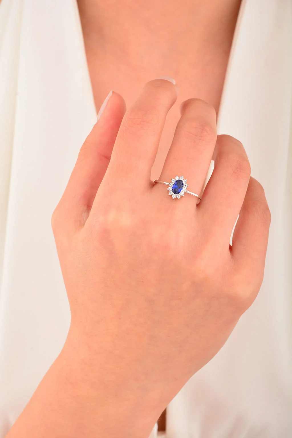 Cebeci 14 Ayar Lacivert Taşlı Çiçek Altın Yüzük