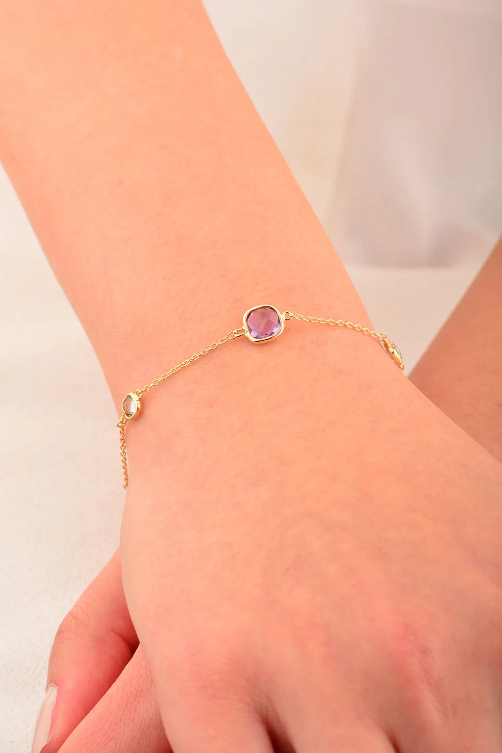 Cebeci 14 Ayar Mor Taşlı Altın Bileklik