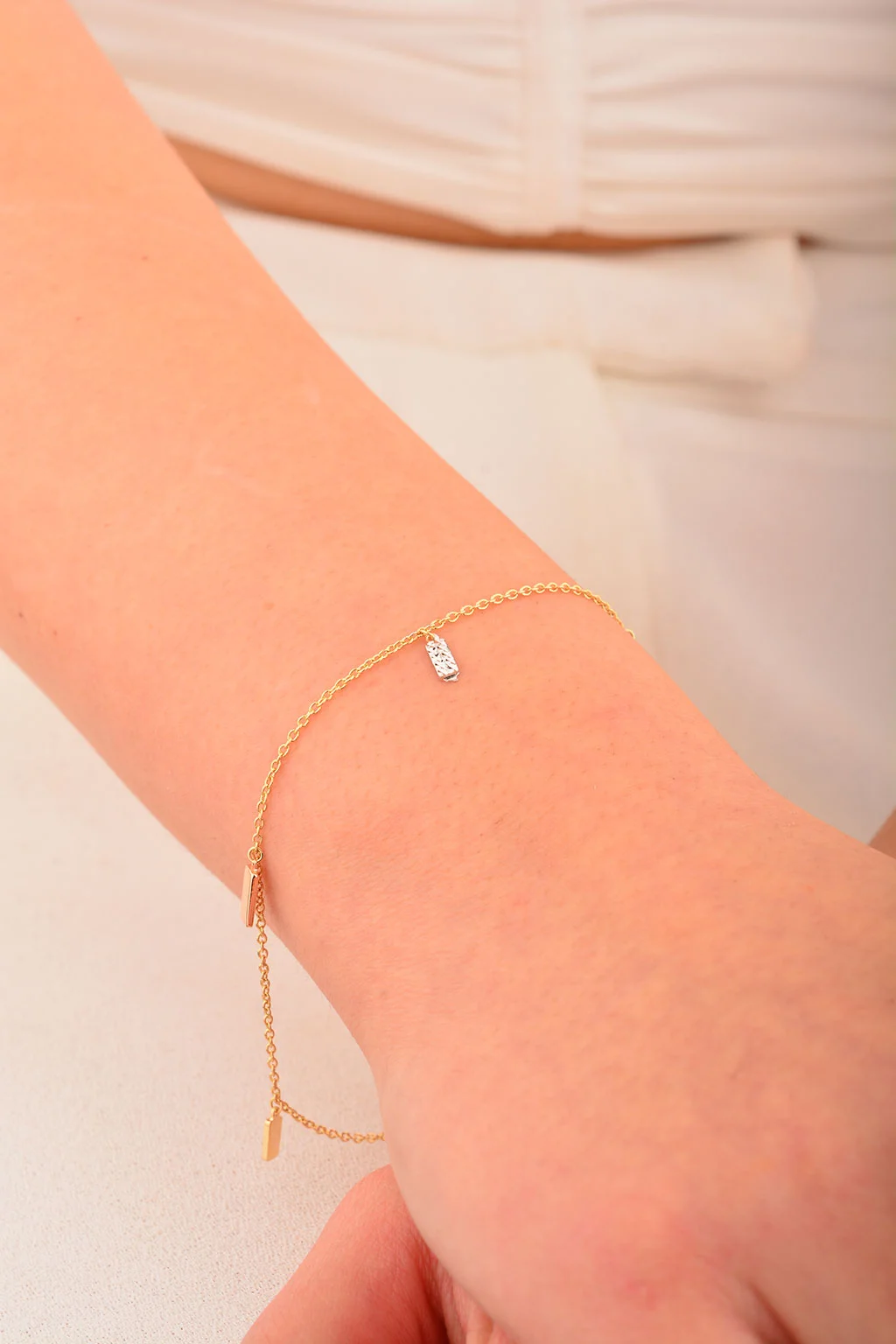 Cebeci 14 Ayar Kare Pullu Altın Bileklik