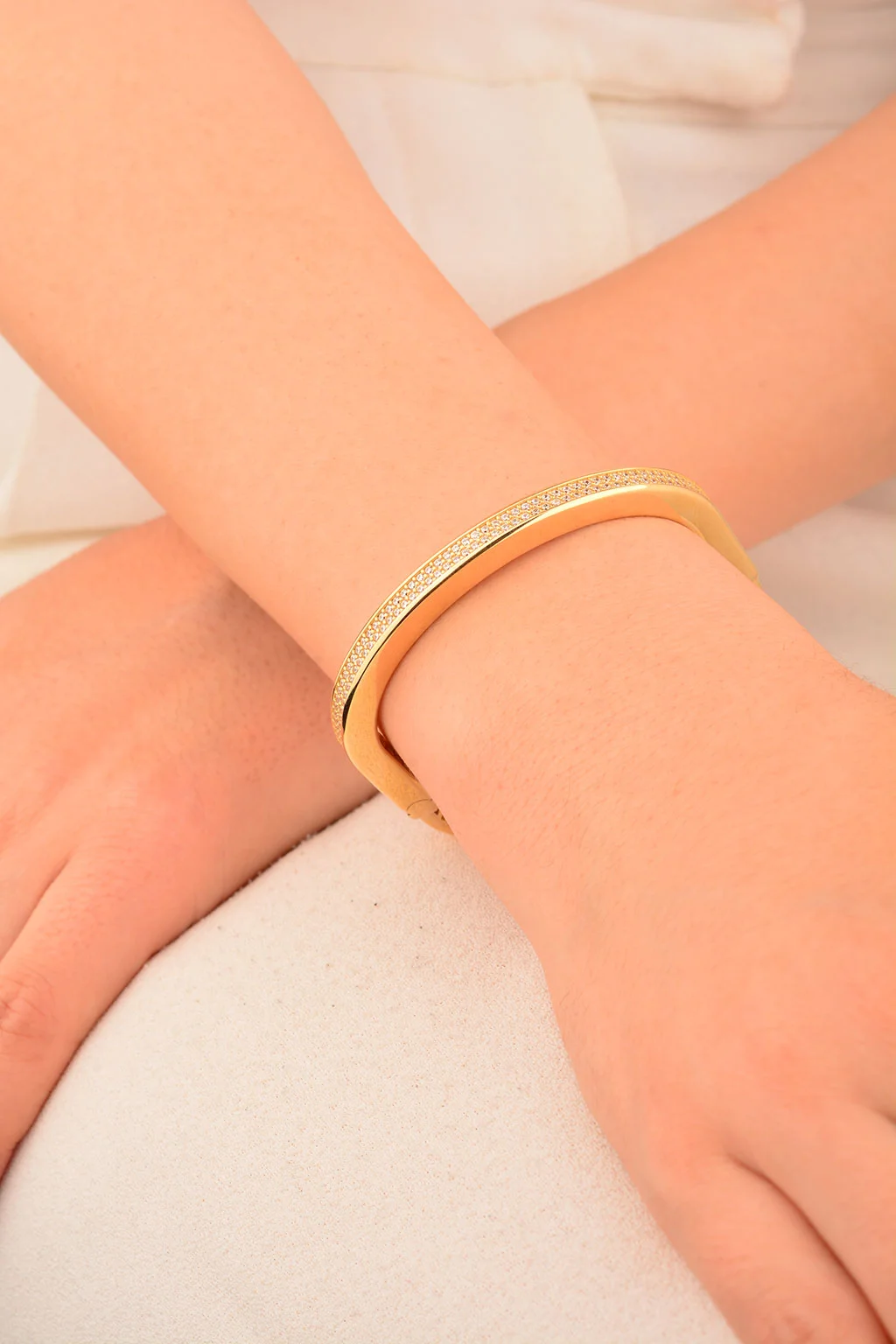 Cebeci 14 Ayar Kare Taşlı Altın Bilezik