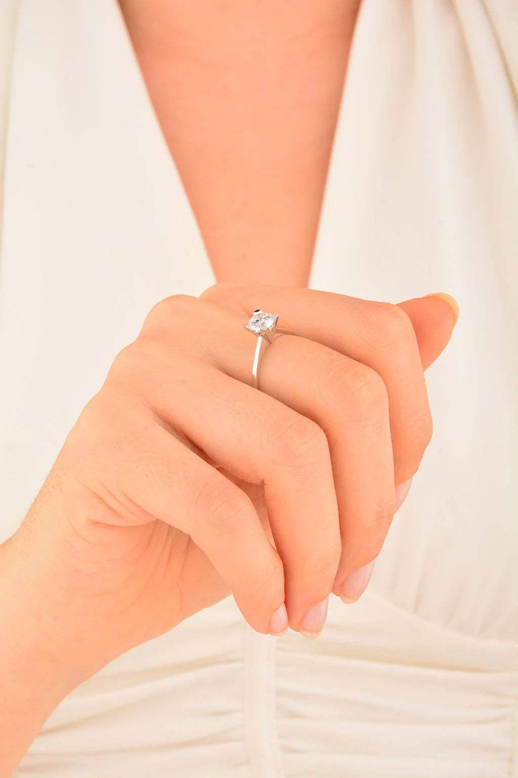 Cebeci 14 Ayar Beyaz Altın Tektaş Altın Yüzük