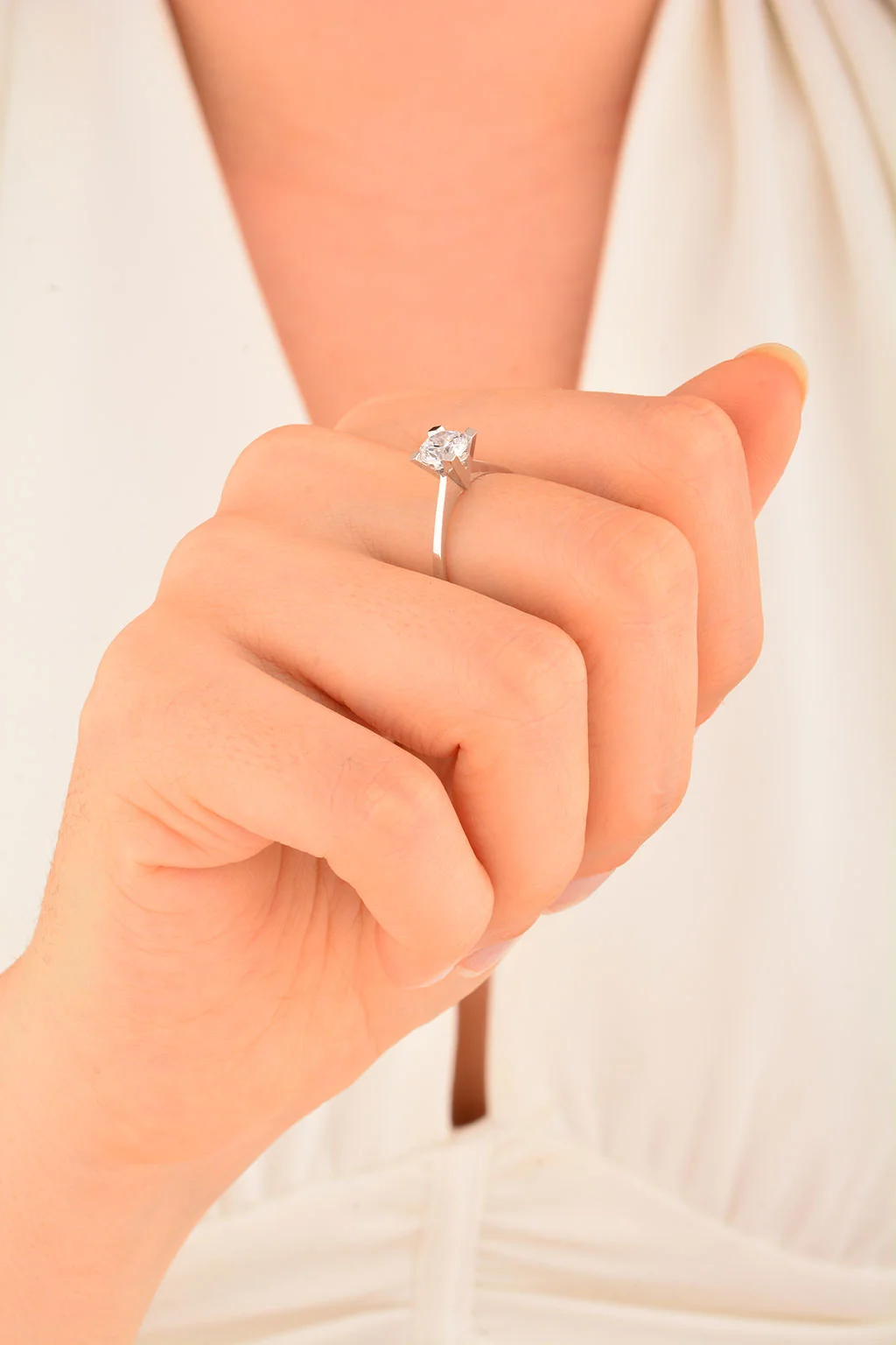 Cebeci 14 Ayar Beyaz Altın Tektaş Altın Yüzük