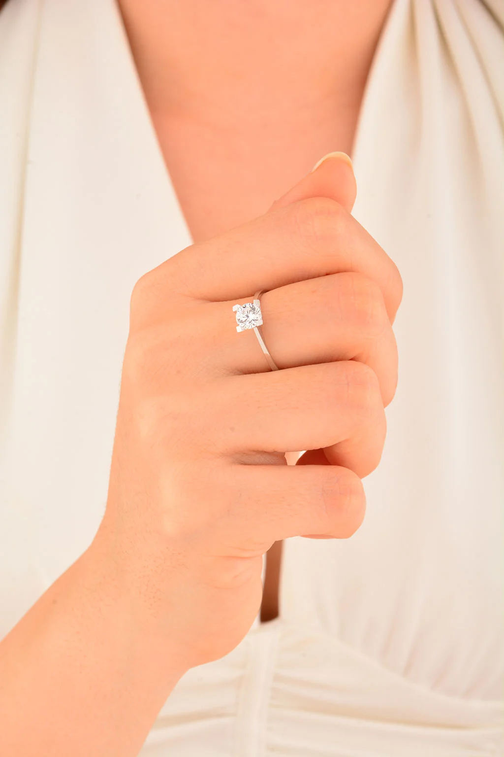 Cebeci 14 Ayar Beyaz Altın Tektaş Altın Yüzük