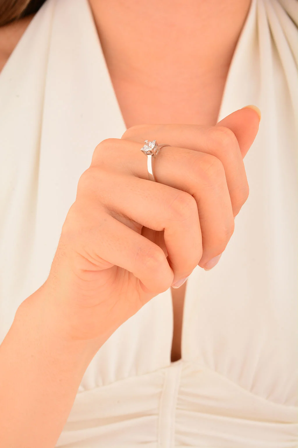 Cebeci 14 Ayar Tektaşlı Beyaz Altın Yüzük