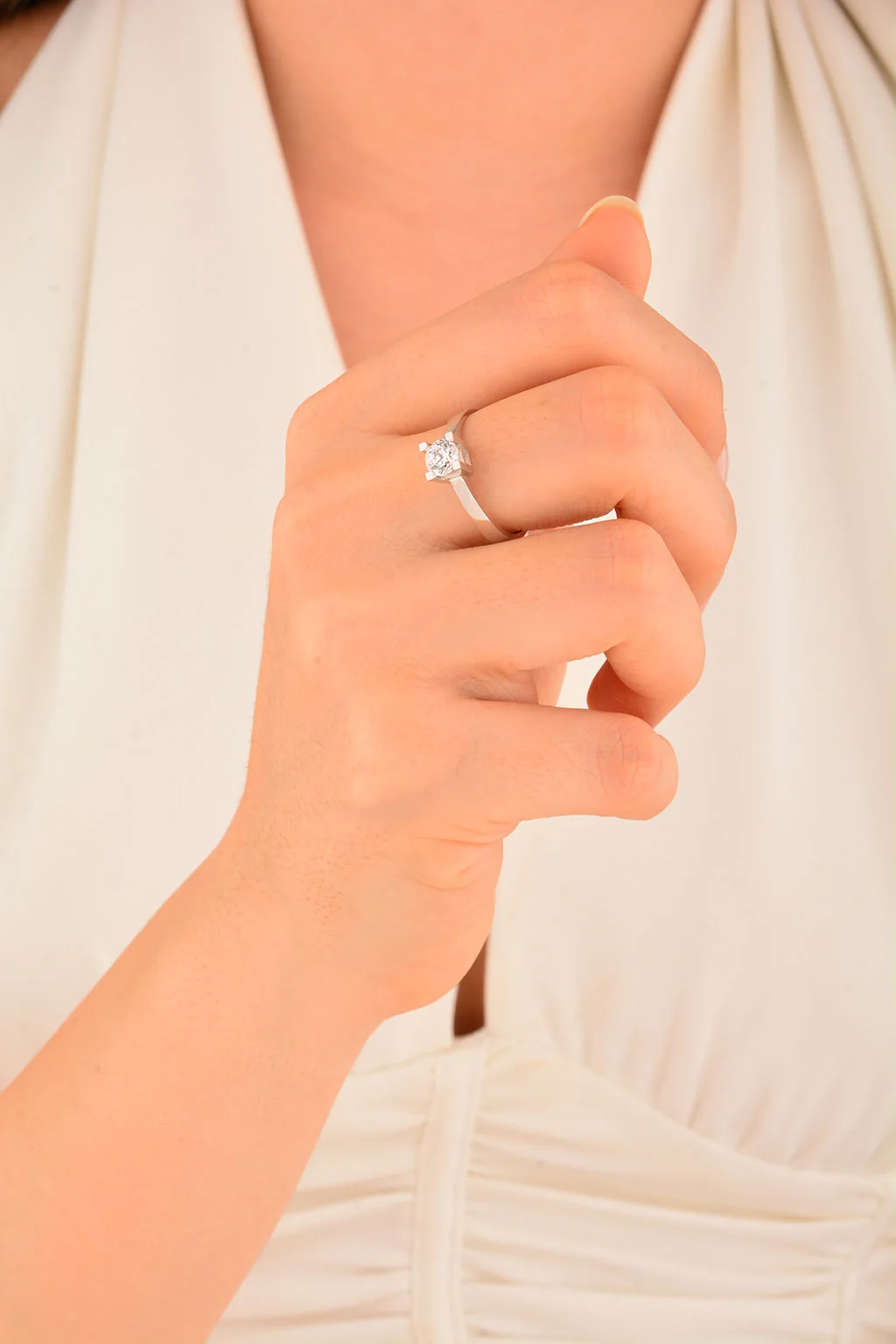 Cebeci 14 Ayar Tektaşlı Beyaz Altın Yüzük