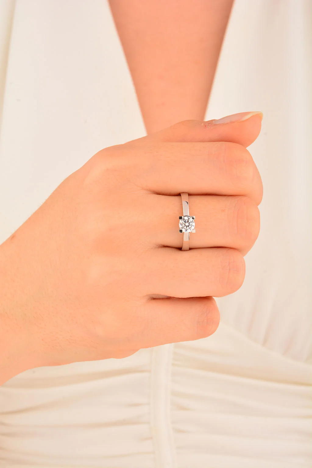 Cebeci 14 Ayar Tektaşlı Beyaz Altın Yüzük