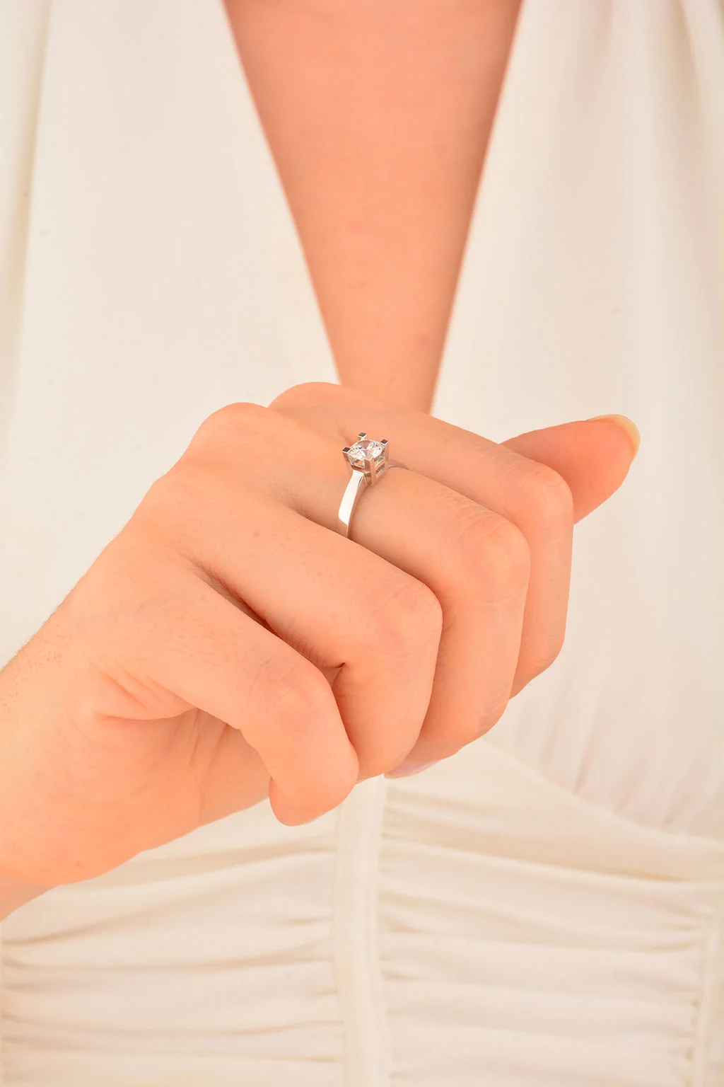 Cebeci 14 Ayar Tektaşlı Beyaz Altın Yüzük