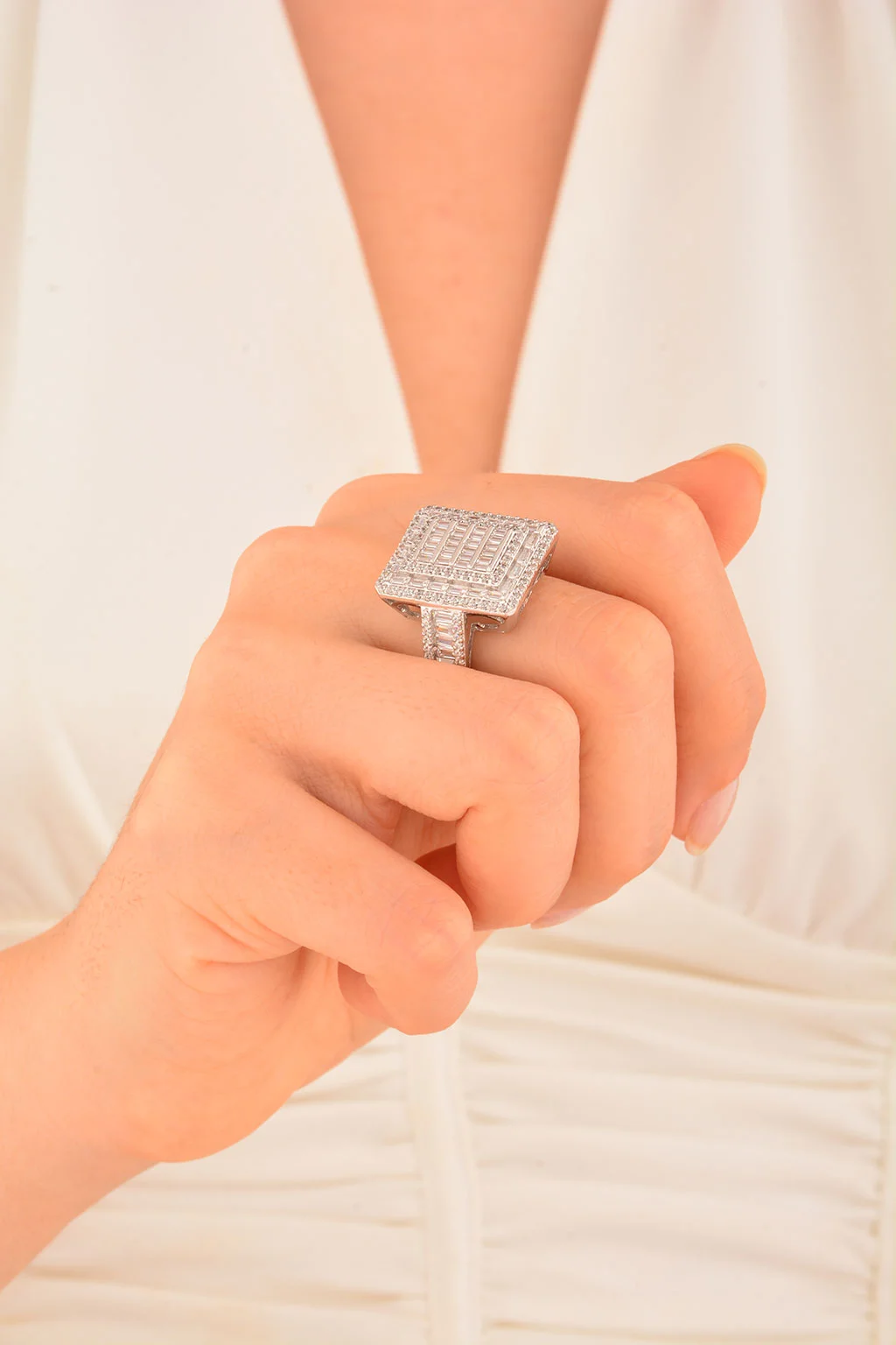 Cebeci 14 Ayar Baget Kare Taşlı Altın Yüzük