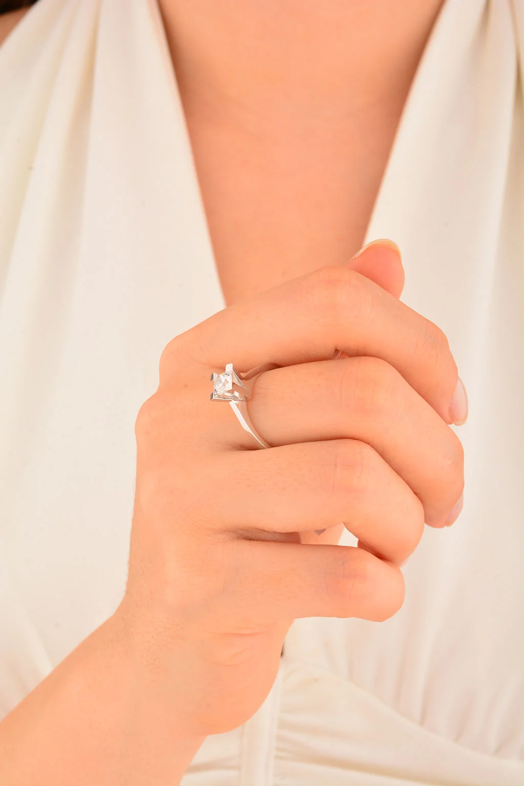 Cebeci 14 Ayar Beyaz Altın Tektaş Altın Yüzük