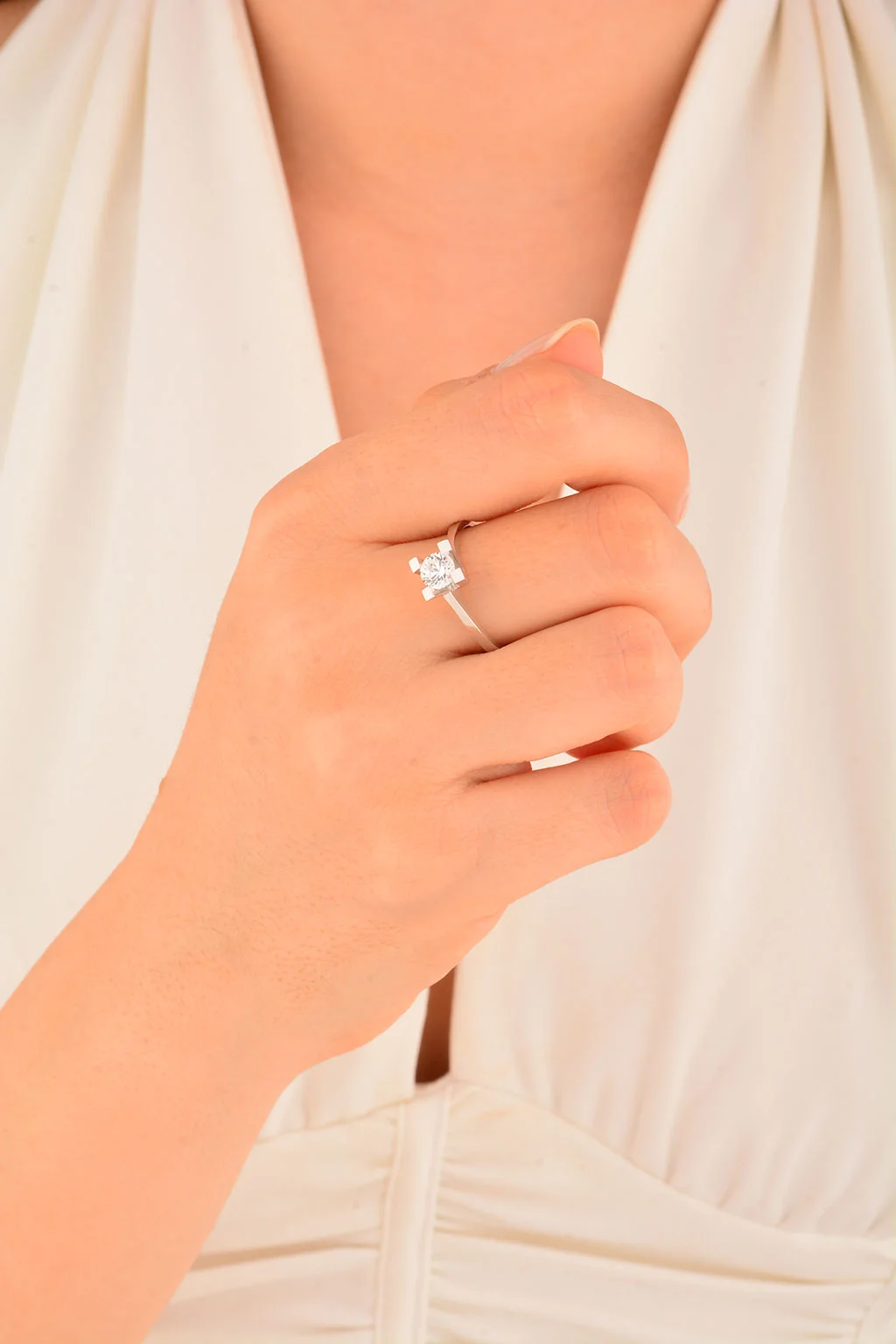 Cebeci 14 Ayar Beyaz Altın Tektaş Altın Yüzük