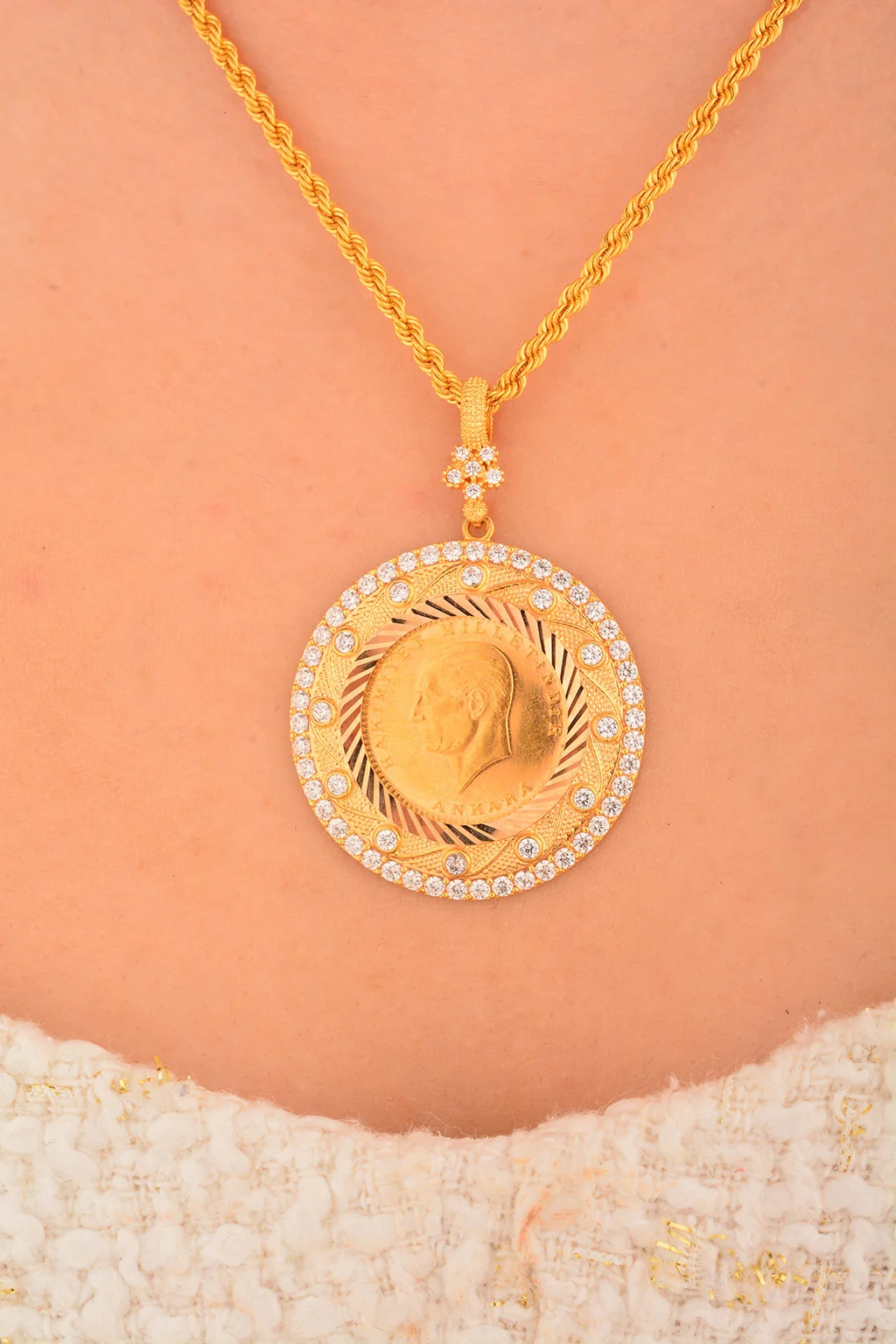 Cebeci 14 Ayar Taşlı Altın Kolye Ucu