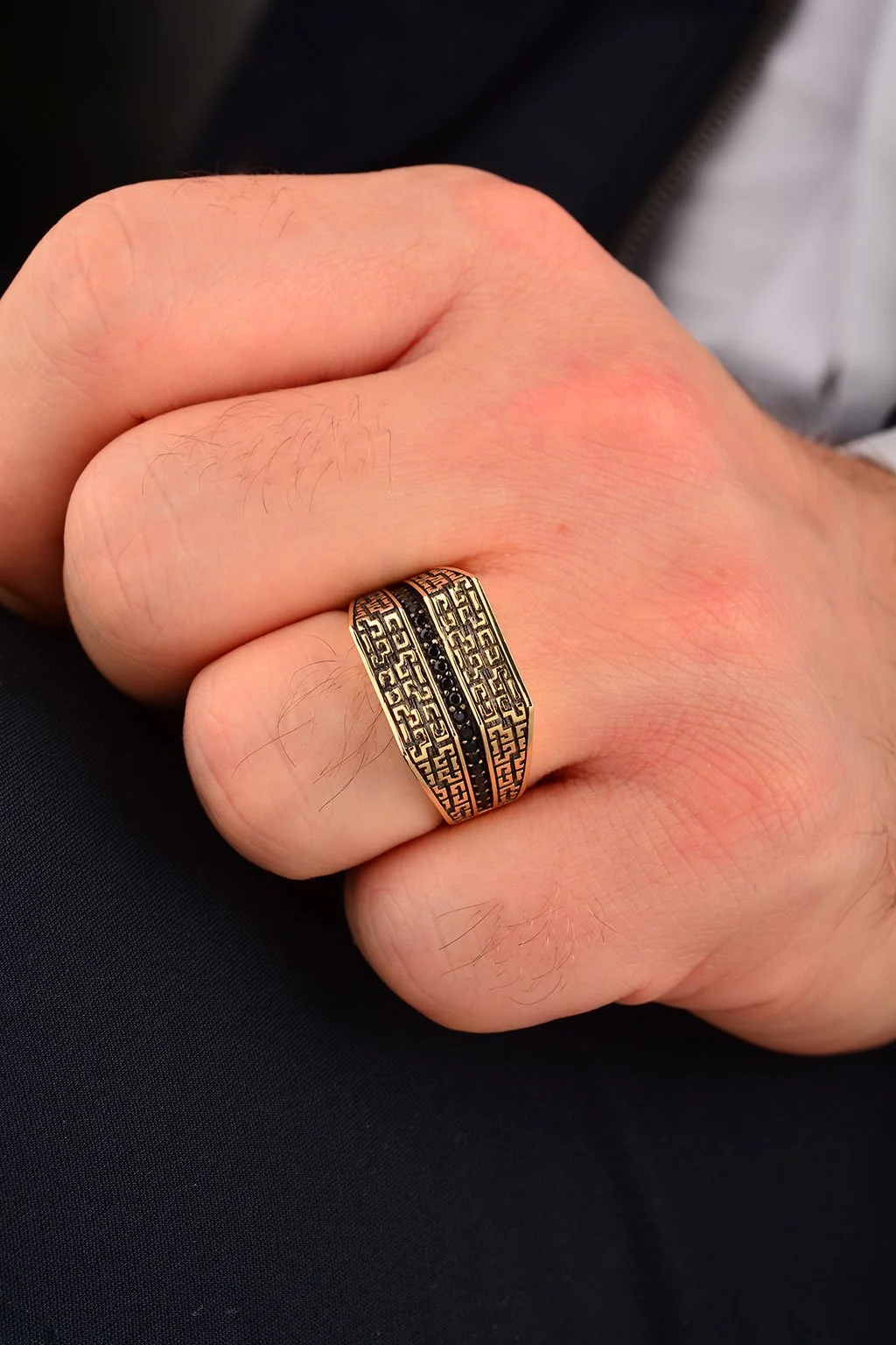 Cebeci 14 Ayar Siyah Taşlı Kare Altın Yüzük