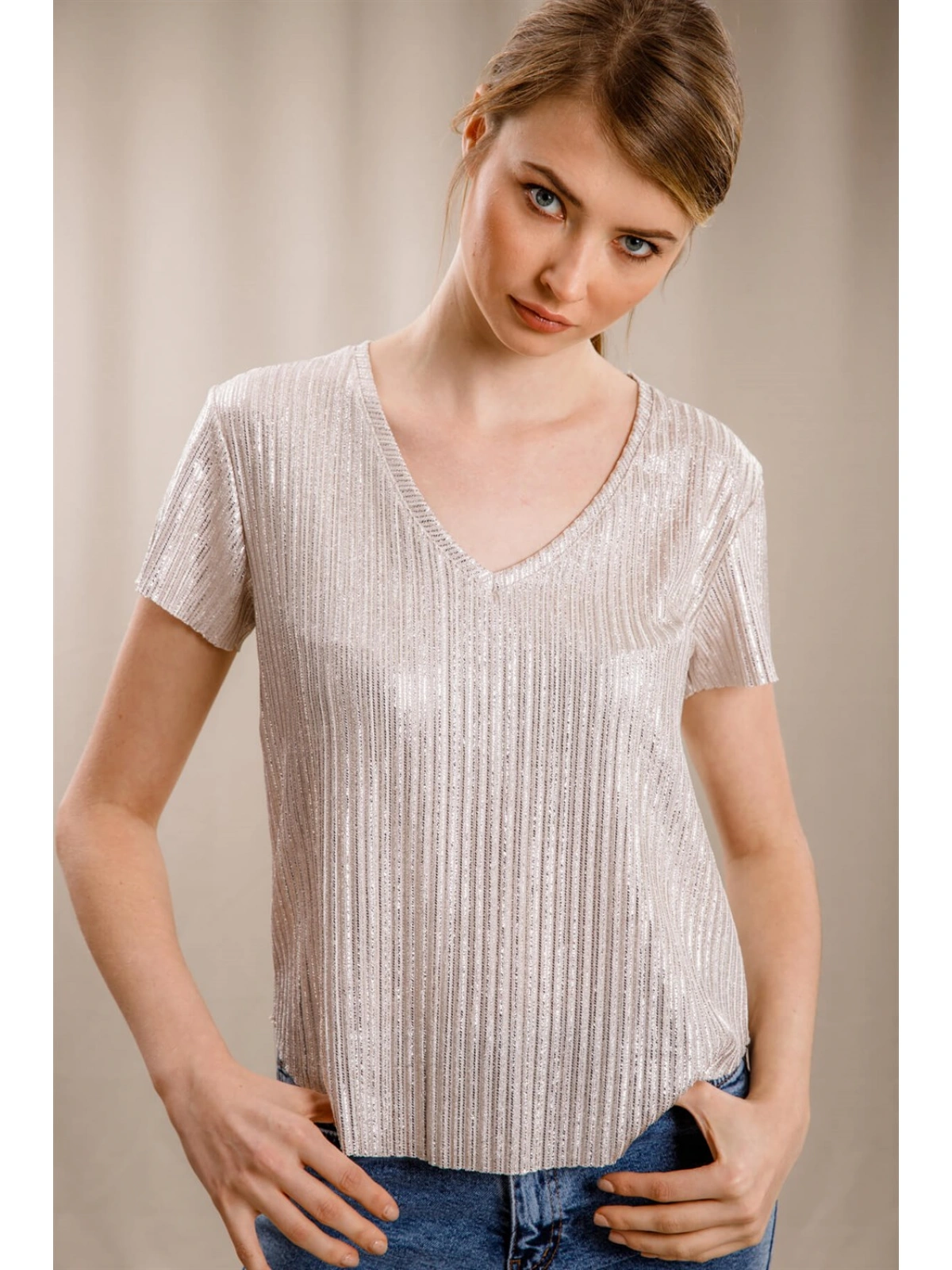 V Yaka Tasarım T-shirt-KREM