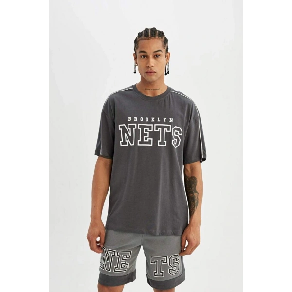 DEFACTO NBA Brooklyn Nets Oversize Geniş Kalıp Bisiklet Yaka Kısa Kollu Tişört