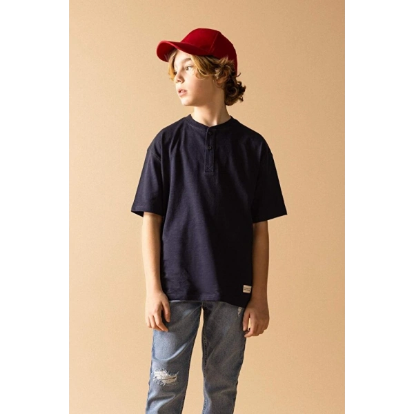 DEFACTO Erkek Çocuk Oversize Geniş Kalıp Hakim Yaka Kısa Kollu T-shirt