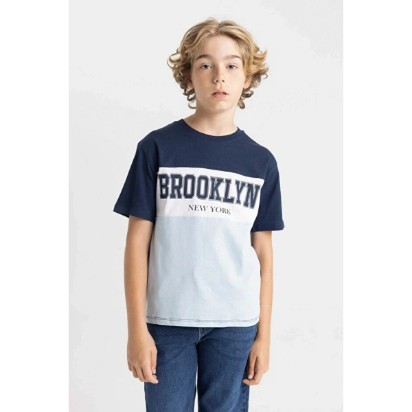 DEFACTO Erkek Çocuk Bisiklet Yaka Renk Bloklu Baskılı Kısa Kollu T-shirt