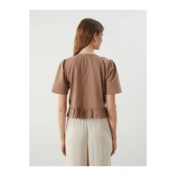 LC Waikiki Kadın Vision V Yaka Önü Fiyonklu Fırfırlı Crop Bluz