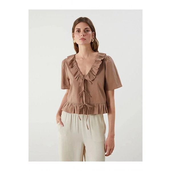 LC Waikiki Kadın Vision V Yaka Önü Fiyonklu Fırfırlı Crop Bluz