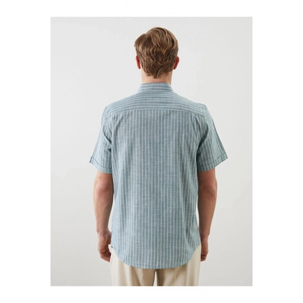 LC Waikiki Erkek Classic Regular Fit Çizgili Gömlek