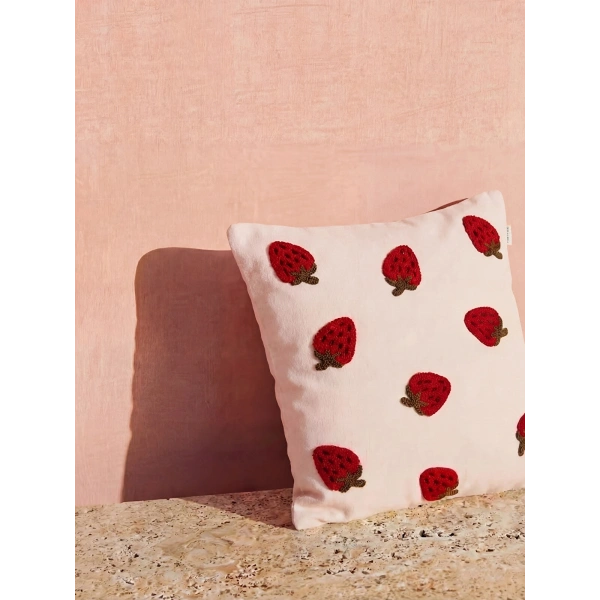 LCW HOME Pembe Çilek Desenli Kırlent Kılıfı