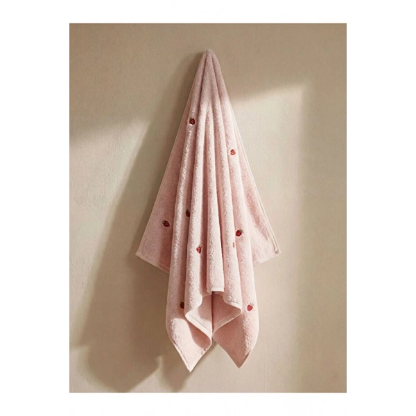 LC Waikiki Çilek Nakışlı Banyo Havlusu