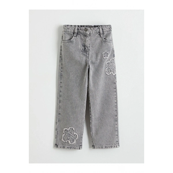 LC Waikiki Karışık Regular Fit Nakışlı Kız Çocuk Jean Pantolon
