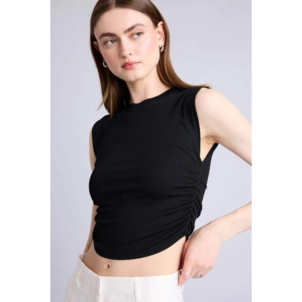 Defacto Slim Fit Bisiklet Yaka Ribana Atlet