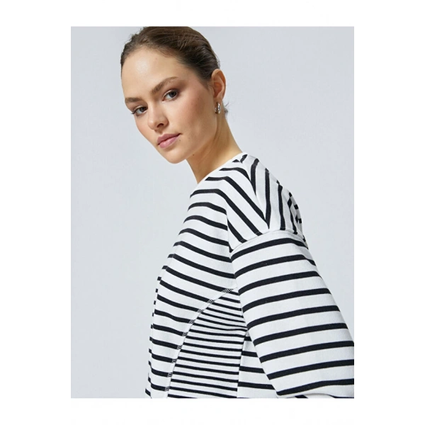 Koton Bisiklet Yaka Sweatshirt Beli Eskitme Detaylı