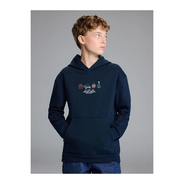 LC Waikiki Kapüşonlu Yılbaşı Temalı Erkek Çocuk Sweatshirt